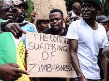Warga Zimbabwe yang terdampar Diselamatkan oleh Justice Maphosa2